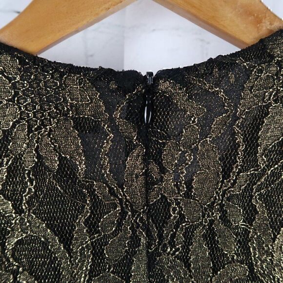 VINCE CAMUTO BLACK WITH GOLD LACE OVERLAY SLEEVELESS PEPULM TOP SIZE XS - Picture 11 of 11